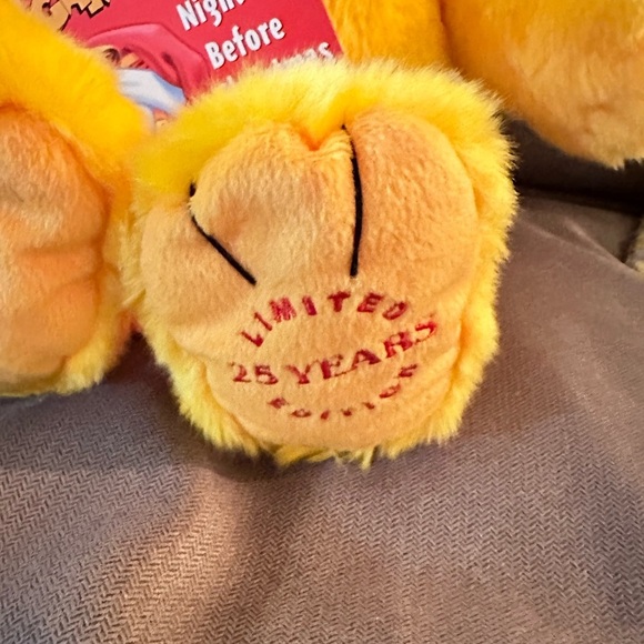 Limited Edition Garfield Macys 25th Birthday Special Edition Exclusive for Macys - Picture 2 of 8